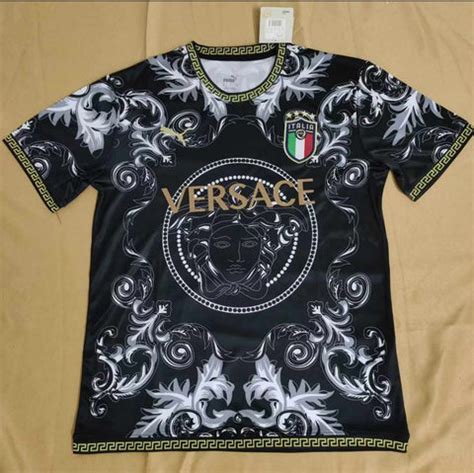 maglietta italia per versace|MAGLIA ITALIA SPECIAL EDITION VERSACE 2022/23.